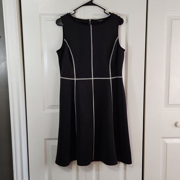 Wardrobe A Women's Sleeveless Black & White Knee Length Dress Size 8 A-Line Zip - Picture 1 of 9